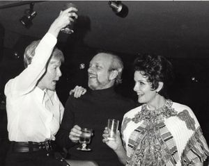 엘레인 스트리치, 해롤드 프린스, 제인 러셀, 브로드웨이 뮤지컬 Company (1970-72) 세트에서.