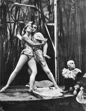 비톨트 그루차}}가 1962년 노노의 발레 작품인 Il mantello rosso (1954)에 출연한 모습