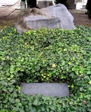 베네치아 산 미켈레 섬 묘지에 있는 노노의 묘