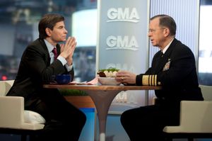 합동참모본부 의장 마이클 멀렌 제독이 Good Morning America의 스테파노펄러스에게 인터뷰를 받고 있다.