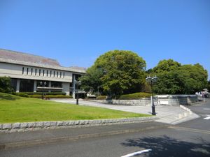 도쿠야마 번청인 도쿠야마성 터(현재는 슈난시 문화회관과 슈난시 도쿠야마 동물원이 되었다)