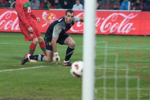 2011년 2월 아르헨티나와의 경기에서 골을 내주는 에두아르두