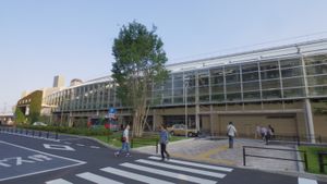 북쪽 출구 역 건물(2016년 5월)