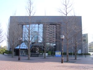 다마 미술대학 미술관 (다마 센터역 근처)