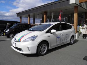 본사 라디오카 (차종: 토요타 프리우스 α)