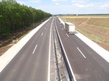 솜버트헤이 인근을 지나는 M86 고속도로. 2014년 개통되었다.