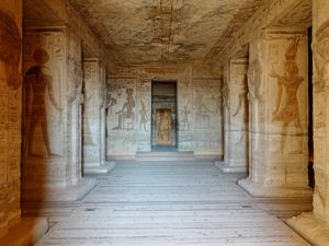 작은 신전 내부