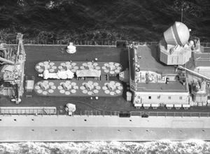 러시아 해군의 순양함 마르샬 우스티노프(Marshal Ustinov)에 탑재된 SA-N-6 발사기 근접 촬영