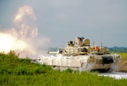 M1A2 SEPV2의 주포, M256 활강포 사격 모습