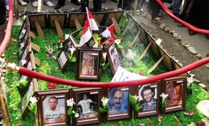 슈하다}} (순교자)로 여긴다. 사진 캡션은 대부분의 사망 원인을 경찰의 폭력으로 지목하고 있다.