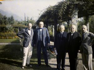 1925년 로카르노 조약의 독일 대표단. 가운데가 슈트레제만.