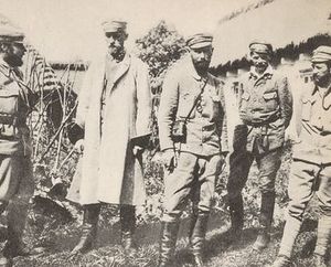 폴란드 군단 장교들과 함께 있는 시미글리-리츠