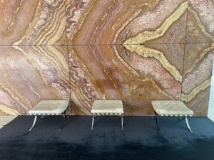 재건된 바르셀로나 파빌리온에 설치된 바르셀로나 오토만