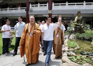 2010년 마잉주 총통과 싱윈. 싱윈은 중국 국민당 지지자였으며 2008년 대선에서 마잉주를 지지했다.