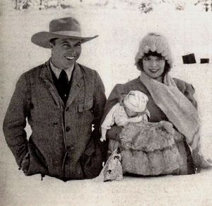 킹 비도어와 콜린 무어, 캘리포니아 트럭키 근처에서 하늘 조종사 촬영