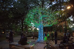 "Spoku koks"(유령 나무), Līvi 라트비아 록 그룹에 헌정된 조형물