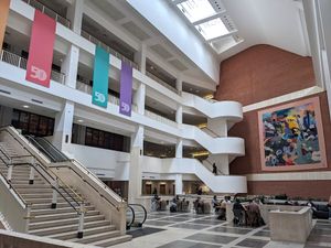 태피스트리가 있는 입구 홀