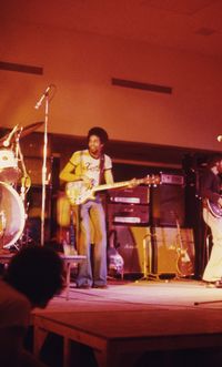 1974년 뉴욕 시러큐스 오논다가 커뮤니티 칼리지에서 Return to Forever와 함께 공연하는 클라크