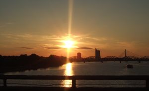 리가의 다우가바강 일몰