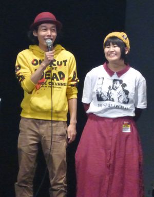 2018년 11월, 카메라를 멈추지 마! 행사에서 아내 후쿠다 미유키(오른쪽)와 함께 선 우에다