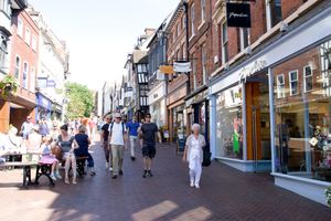 프라이드 힐, 도시의 주요 쇼핑 거리 중 하나