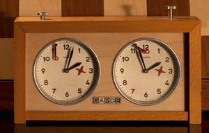 전형적인 아날로그 체스 시계