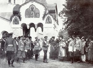 니콜라이 2세가 표도로프 성당 봉헌식(1912) 이후 대표들을 만나는 모습