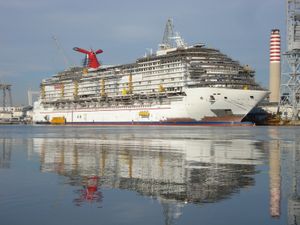 건조 중인 카니발 드림