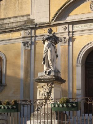 프랑스 칼라스 교회에 있는 로랑 앵베르의 동상. 이폴리트 드 페라의 작품.