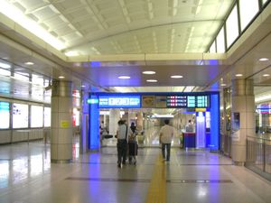 노선의 식별색은 파랑 계열