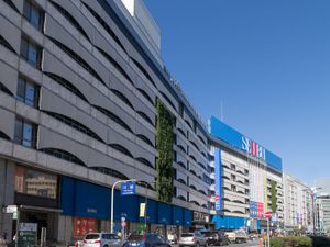 2012년 11월, 역 동쪽과 세이부 백화점 건물