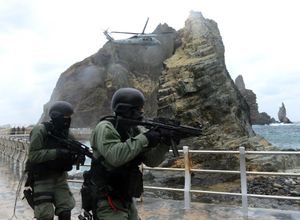 해군 특수전전단 군인들의 훈련