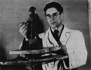 유시상을 디자인한 조각가 벤 렌발