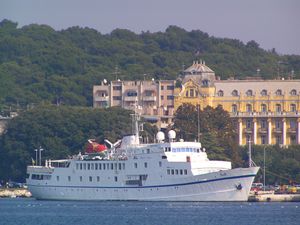 리비에라 호텔(오른쪽)