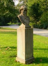 성관 공원에 세워진 브람스 흉상