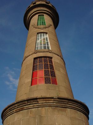 베누스티아노 카란자 거리의 국기 기념비