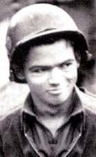 1945년 군복을 입은 몰딘