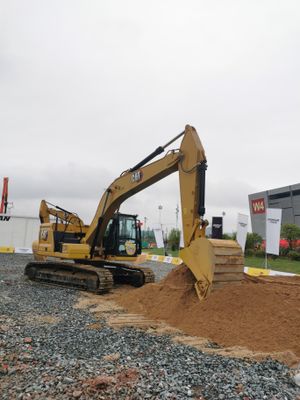 2021년 중국 후난성 창사 국제 건설 장비 전시회에 전시된 굴착기