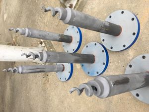 스크러버(배출가스 정화 장치)에 사용되는 여러 개의 대형 나선형 노즐. 막힘을 방지하는 구조가 특징이다.