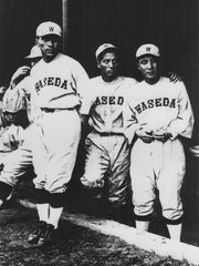 와세다 대학 시절의 미하라 오사무(가운데, 1931년 추계 소케이센 당시)