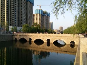 쒀부교의 고대 석조 다리.