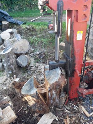 장작 쪼개는 기계