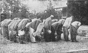 제27회 총회 직후 평양신사에 참배하는 총회장 및 노회장 23인