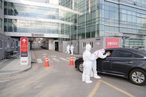 칠곡경북대학교병원에서 운영한 드라이브 스루 선별진료소