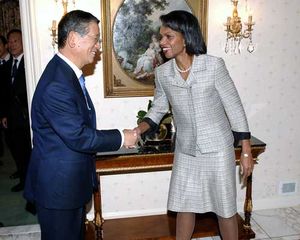 2007년 9월 22일, 미국 국무장관 콘돌리자 라이스와 회담하는 마치무라