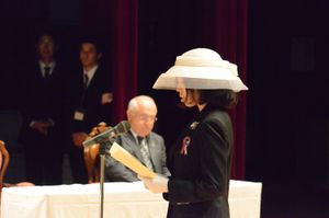 2015년 6월 3일 구시모토 구시모토 타운 문화 센터에서 에르투르을 호 참사 희생자 추모식에 참석하는 아키코 여왕