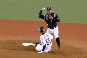 수비 중인 나카무라(2019년)