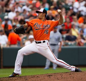 2012년 볼티모어 오리올스에서 투구하는 천웨이인