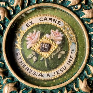 테레즈 드 리지외 성녀의 1급 육신 유물의 세부 모습