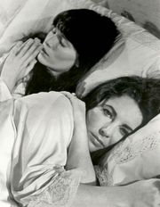 영화 『비밀 의식』(1968년)에서 엘리자베스 테일러와 공연